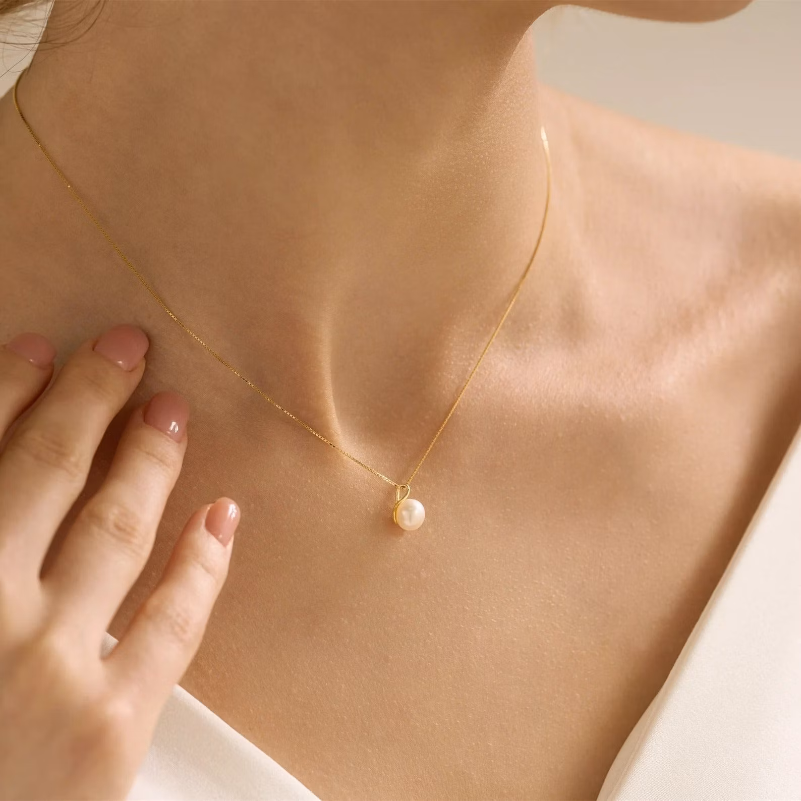 pearl pendant necklace