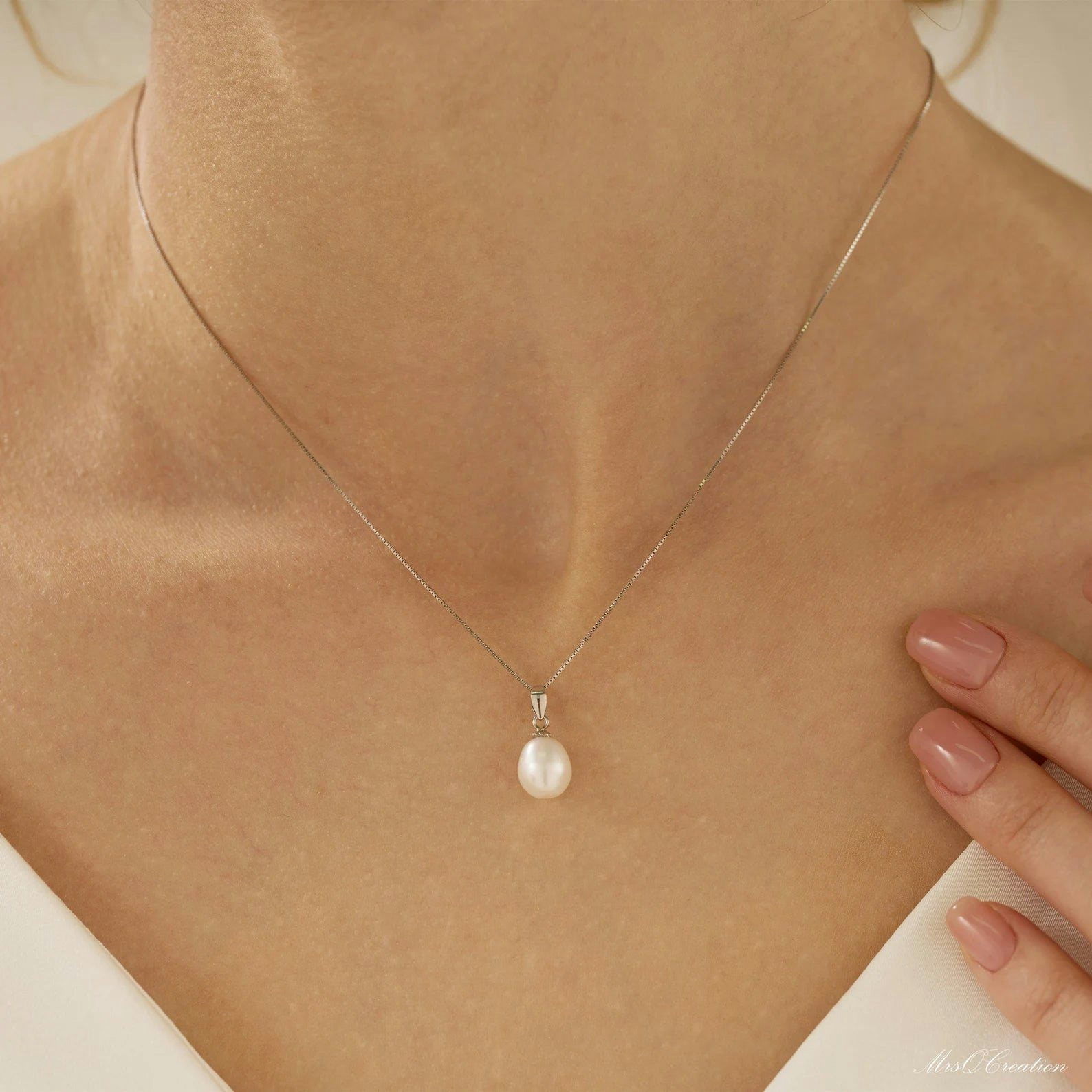 Endless Pearl Pendant Necklace