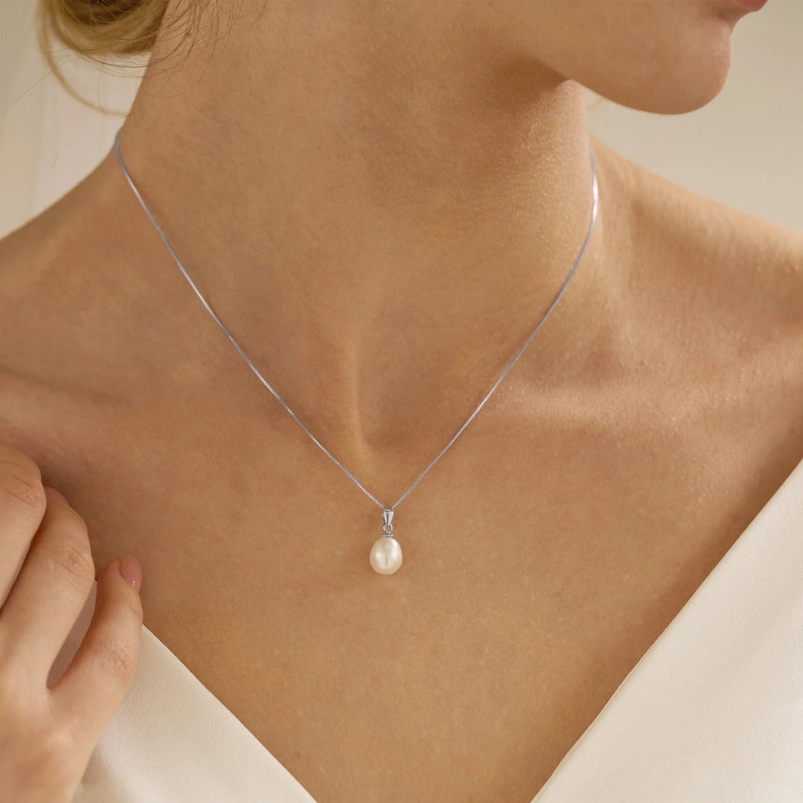 Endless Pearl Pendant Necklace