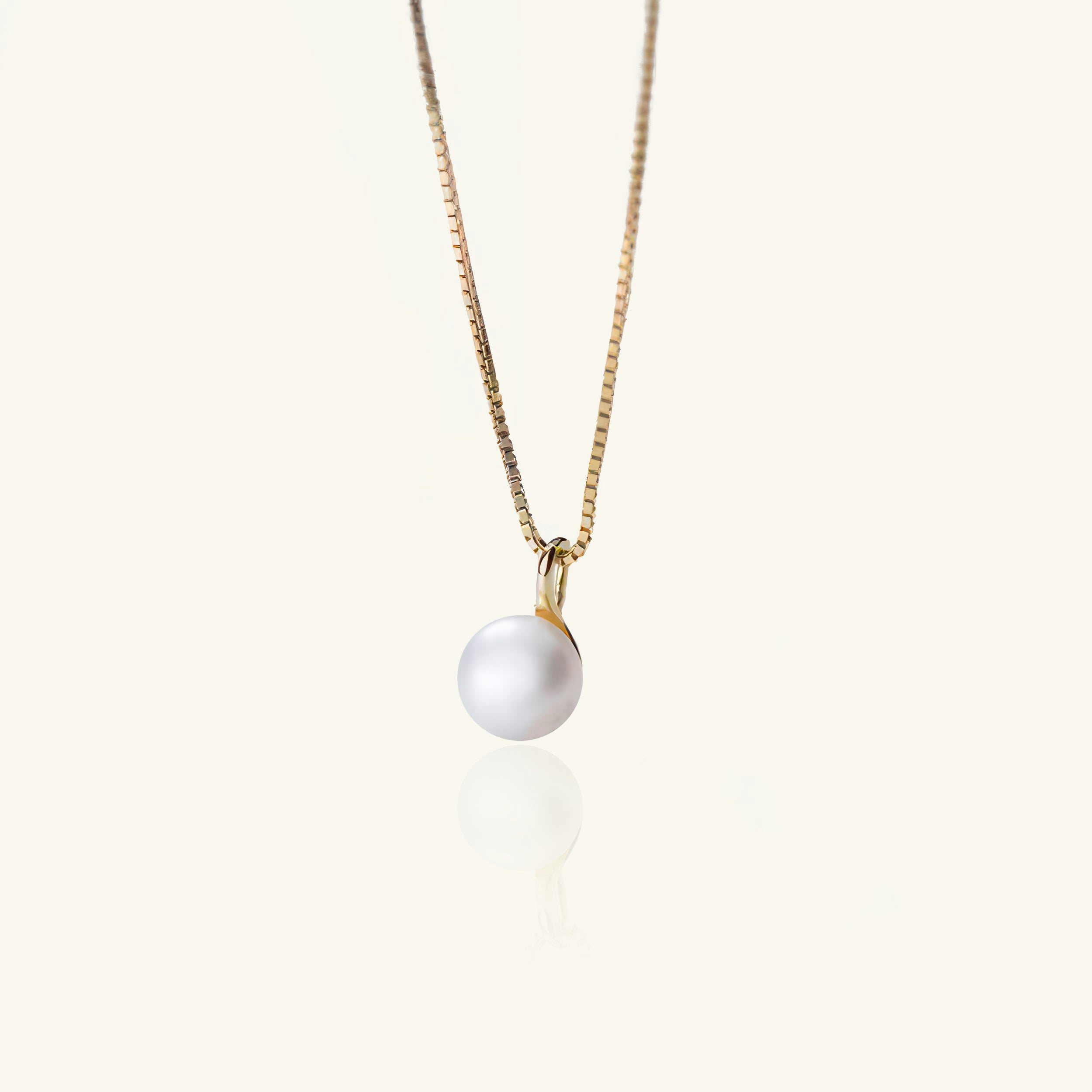 Chic Pearl Pendant Necklace